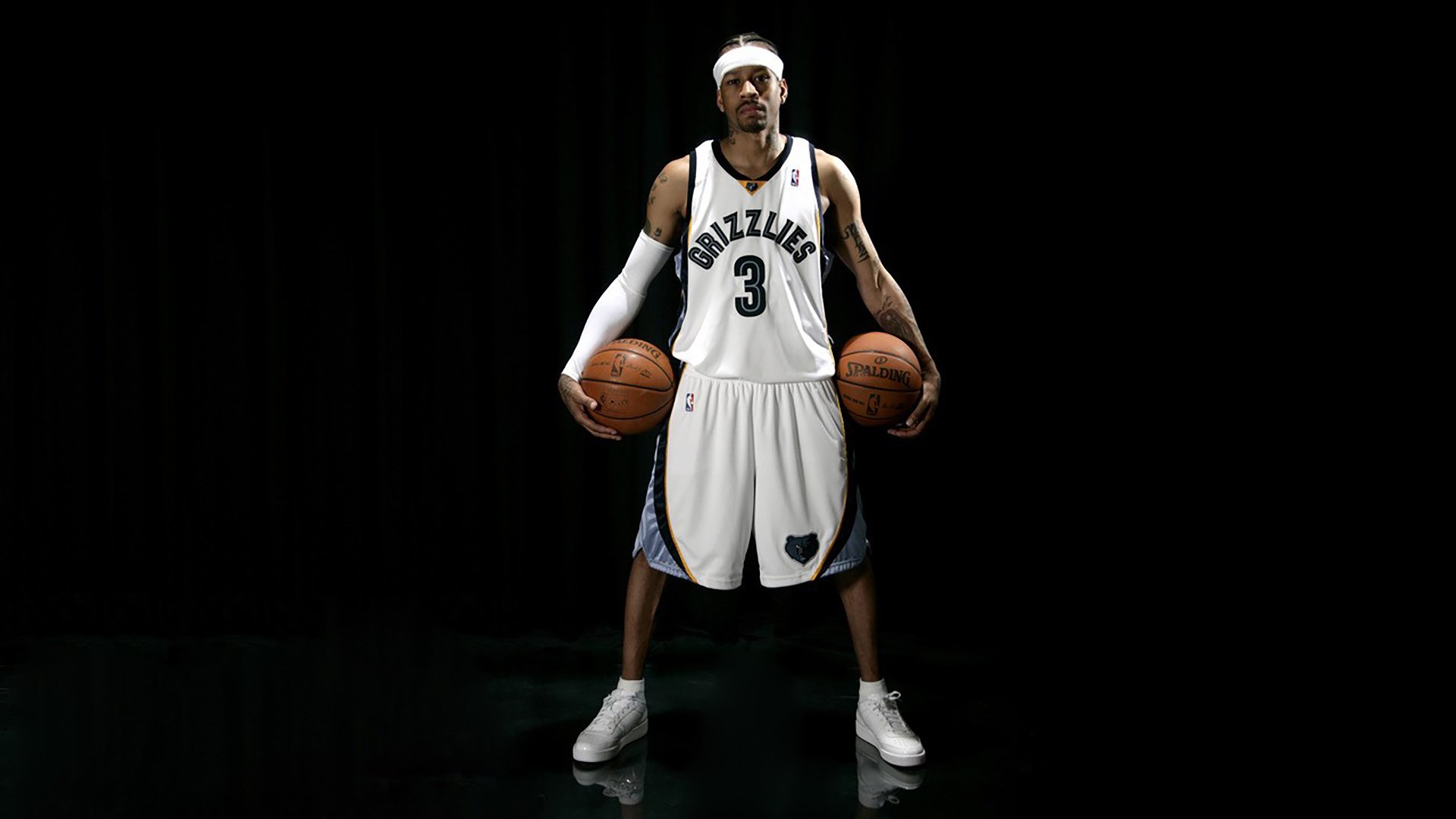 经典瞬间:蒂伊在死角投中“极远三分”,成媒体焦点!